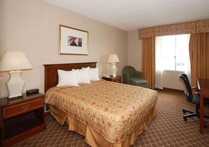 Clarion Hotel Detroit Metro Airport 03.[1]